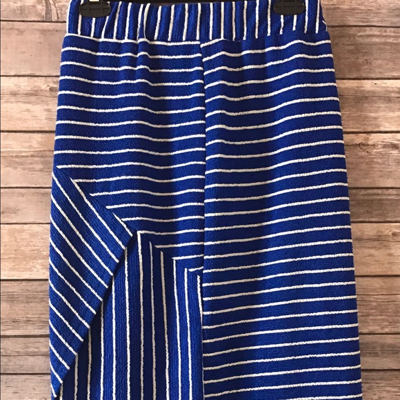 Blue and White Skirt - Picture 3 of 4